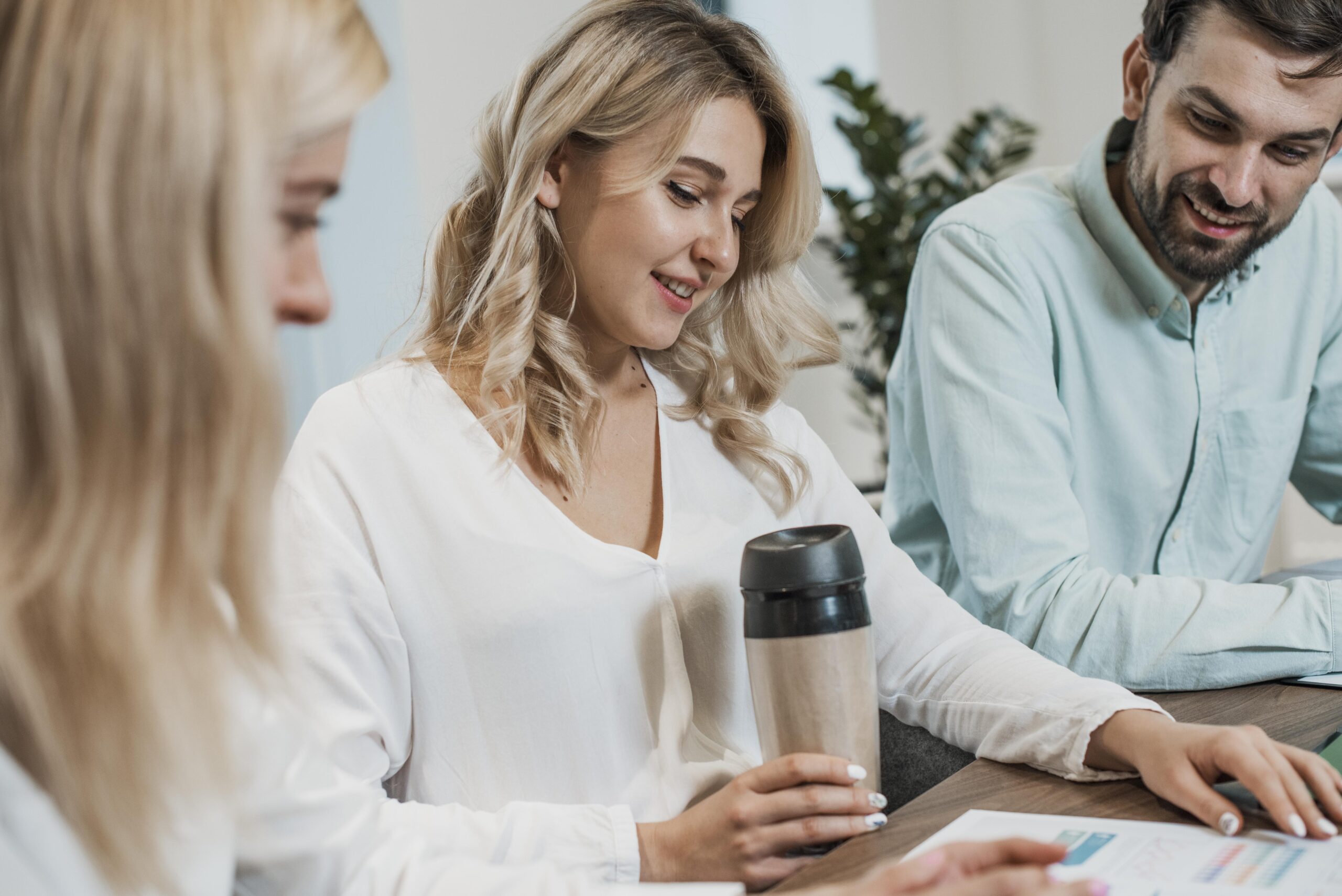 job-colleagues-working-drinking-coffee